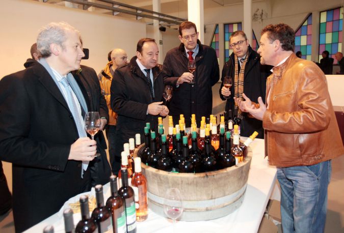 La asociacin de bodegas Provir presenta la aada en la plaza de Abastos de Logroo-53